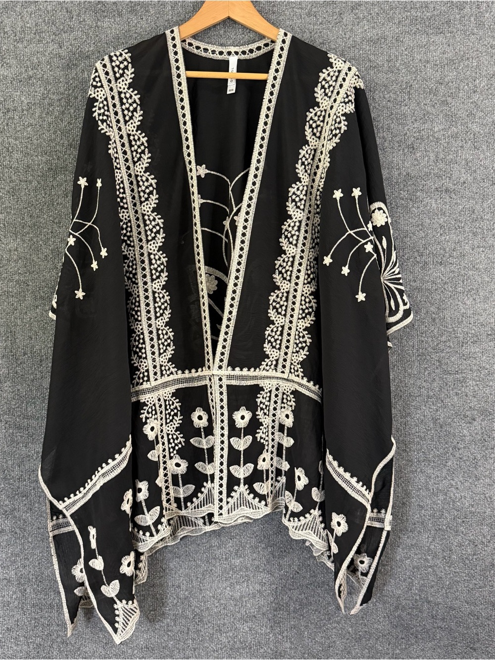 Torrid Womens Embroidered Open Front Cardigan One Size Black White Boho Peasant